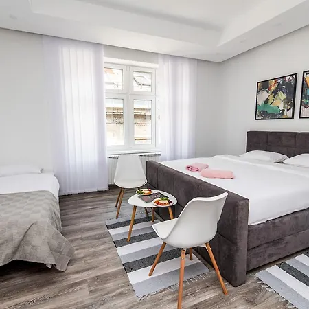 Modern For 3 People In The Heart Of The Center *