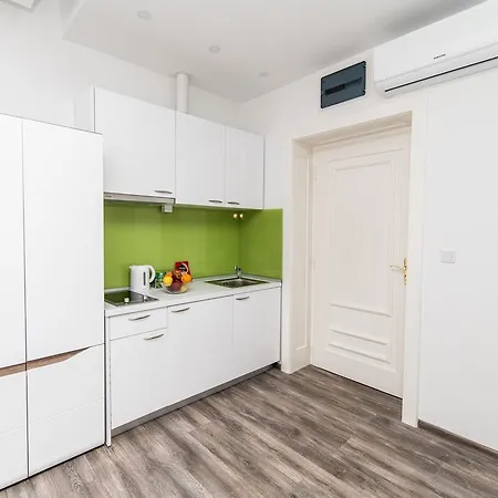 Modern For 3 People In The Heart Of The Center