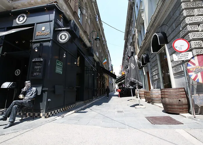 Modern For 3 People In The Heart Of The Center