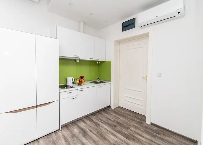 Modern For 3 People In The Heart Of The Center